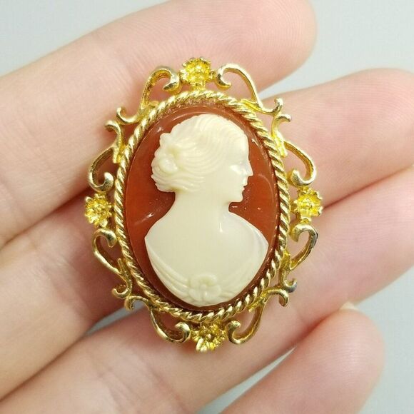 Vintage Red and White Oval Cameo Brooch, Gold Tone Floral Frame Lapel Pin - Picture 1 of 7
